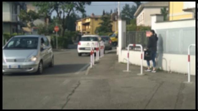 Sos Arezzo Tv -  Video di un telespettatore: auto contromano a San Leo - gPsW-haCbEw