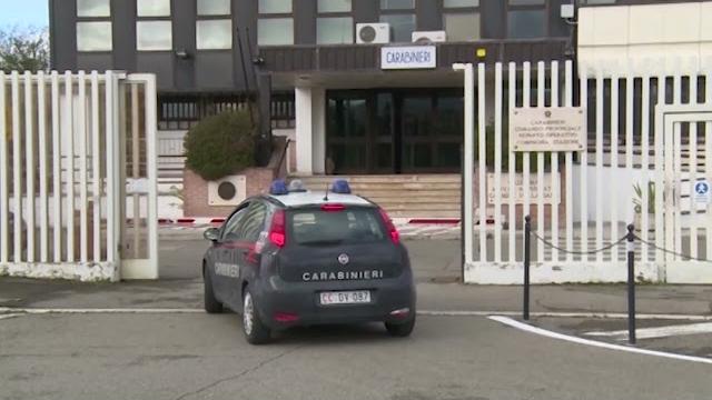 Banda del buco in azione a Bucine. Ladro bloccato e arrestato - 5iFivVk1Zi8