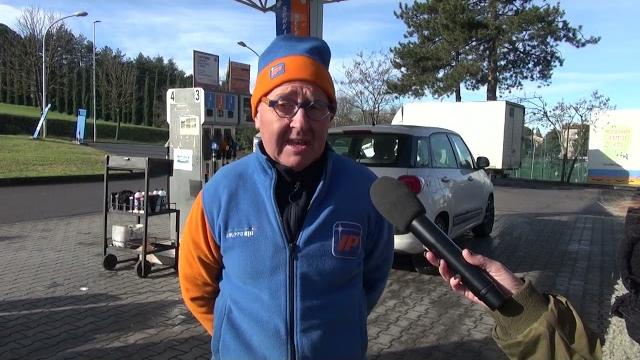 Sciopero dei benzinai, distributori chiusi da questa sera per 48 ore - 8h81vjtu6t4