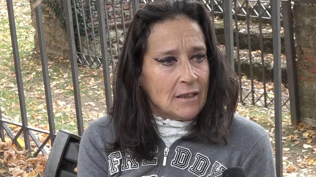 Alessia, 59 anni laureata e vive per strada. Si apre qualche spiraglio - BKhM8qAmHQ8