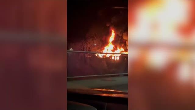 Incendio nella notte in una sala da ballo a San Giovanni Valdarno: probabile corto circuito - DWJC1pprtJE