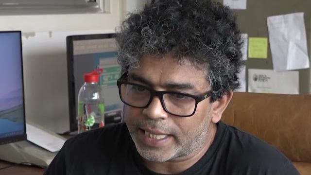 Lunghe file alla Questura di richiedenti asilo per i permessi di soggiorno. La denuncia