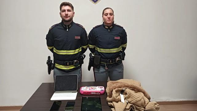 Furti alle auto al “The Mall”: tre arresti ad Arezzo - Hcq9IxMVDJ0
