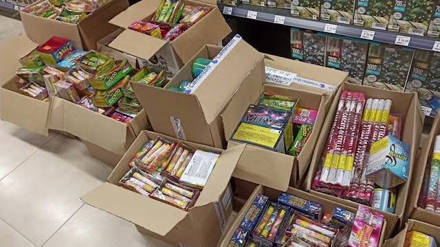 Capodanno, sequestrati oltre 500 chili di fuochi d'artificio a Arezzo - KHg0YnQRy1s