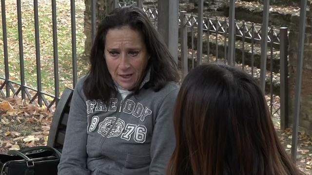 "Da quattro mesi vive in strada con 300 euro al mese", la storia di Alessia - X0XBMClA8wc
