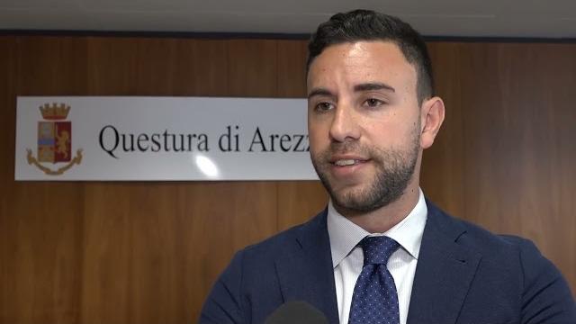 Perseguitato con offese e minacce sui social, poi aggredito: cinque minorenni denunciati