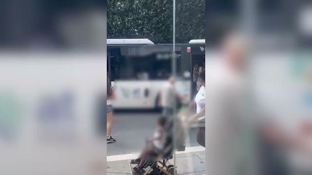 Controllore picchiato sul bus, il responsabile si scusa