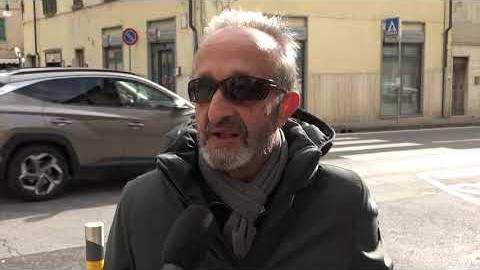 Bimbo morto all'asilo. La famiglia avvia una raccolta fondi. Domani l'autopsia - irvMM5WZUo0