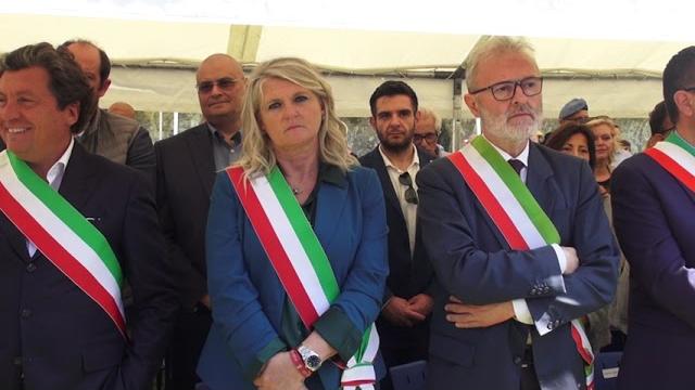Arezzo, 2 giugno. L'Inno di Mameli intonato dal coro delle "Signorine" - oL8i7_5snC8