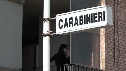 Si rifugia in un bar per sfuggire al compagno violento: arrestato - qcJIO0lhg8M