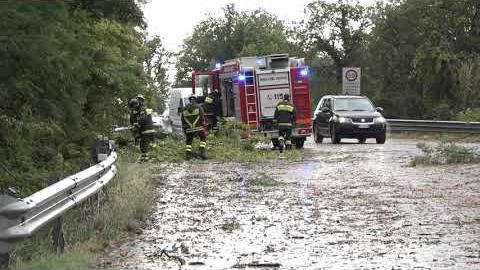 Pioggia, vento e grandine. Maltempo ad Arezzo, disagi e allagamenti - ql9fuUmwPLM
