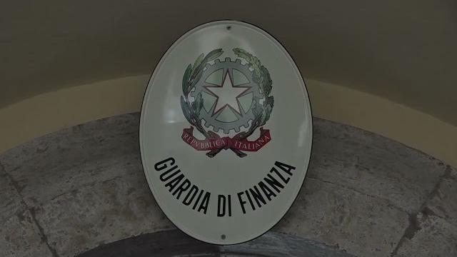 Frodi fiscali e riciclaggio per oltre 4 milioni: perquisizioni anche all'Aretino - uL5OHKGOepM