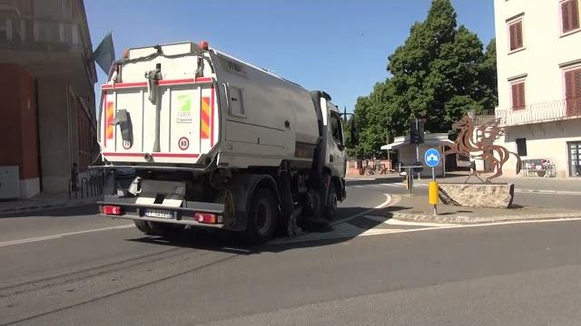Montevarchi, rapina con coltello in pieno centro: due arresti