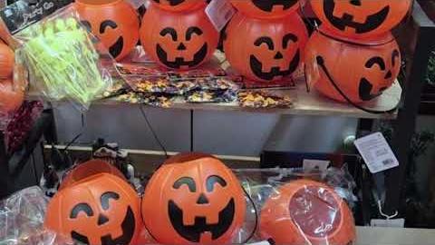 Halloween, sequestrati ad Arezzo circa 2500 articoli non sicuri - vcHYHQsD6Bc