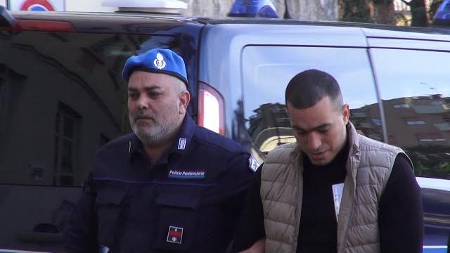 Lanciò narghilè e uccise un uomo: condannato a 6 anni e 8 mesi - vn5xk6iAVg0