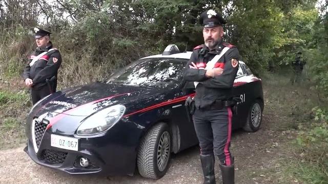 Omicidio di Foiano, trovata una vanga ch potrebbe essere l'arma del delitto. Domani l'autopsia. - xYlQ6YhsNFA