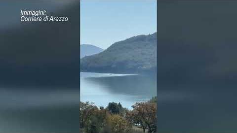 Idrovolante si inabissa sul lago di Montedoglio. Illeso il pilota - yC27f3o7u0E