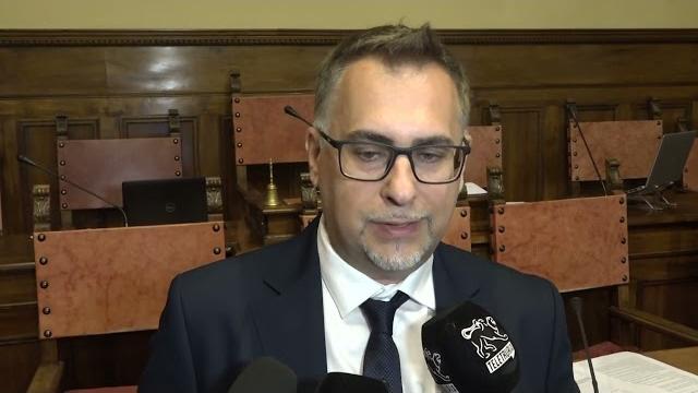 Primo consiglio, Comanducci: 