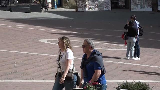 Turismo, buone le previsioni per Pasqua e ponti. Scale mobili ad Arezzo ancora ferme - 1oDGRdBTcTQ