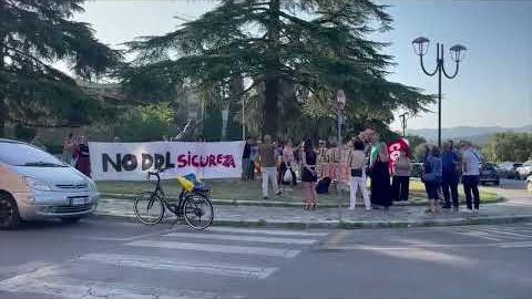 Presidio di fronte alla Prefettura in ricordo di Fakir: 
