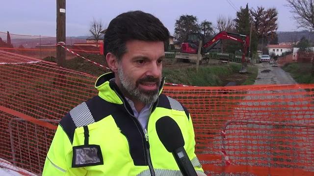 Voragine a Tregozzano. Nuove Acque: "Intervento in corso, faremo prima possibile" - 3IytMj5HCNg