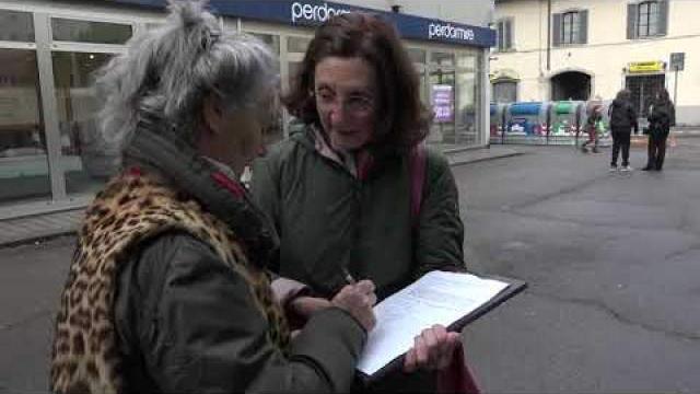 "Giù le mani dagli alberi". Il comitato di piazza Saione raccoglie le firme. Dal comune un'apertura - 3qVkCAsA9VE