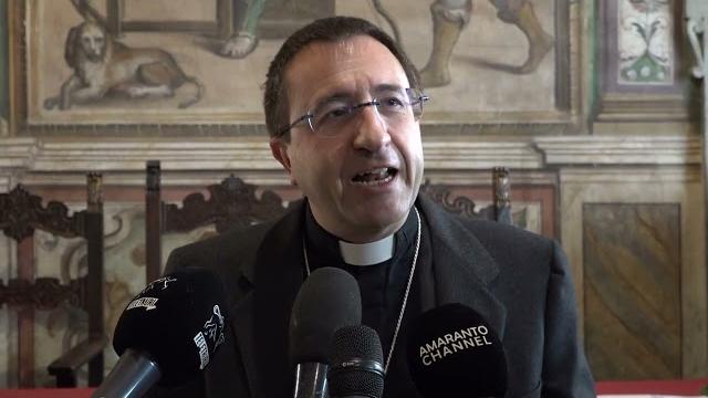 Il Vescovo ai giornalisti: "raccontate storie di speranza". E poi "faremo aperitivi con i giovani" - 46JPcZDlCsE