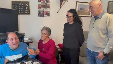 Michael Lombardi firma per la sua autonomia grazie a un progetto di amiCAREte - 5Ea_X_EqJRk