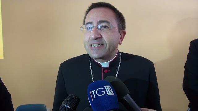 Arezzo, il giorno del nuovo vescovo Migliavacca - 8-Kq9LOLUCo