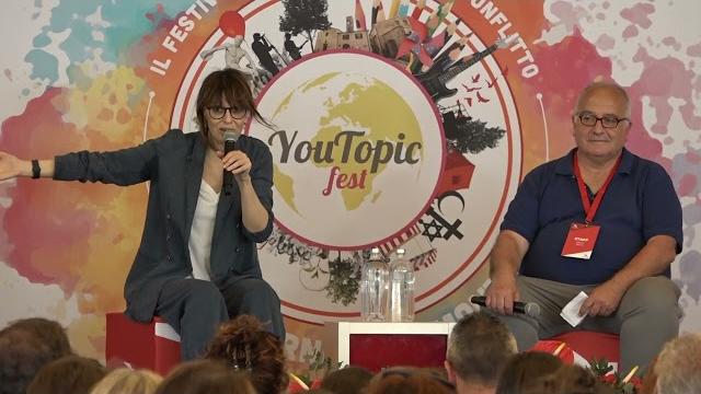 "Serve l'educazione affettiva contro il possesso". Così Paola Cortellesi - 9-wqsdnrEjo