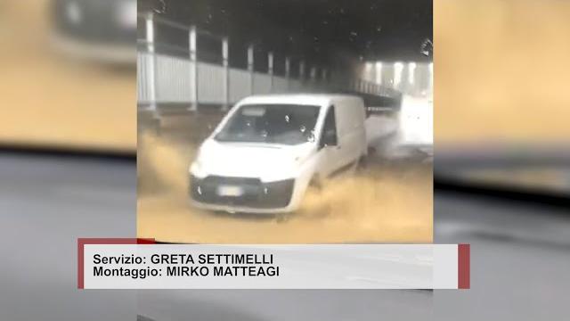 "Arezzo...in alto mare". Bufera sul Baldaccio allagato. Sacchetti: "inaccettabile, andrò in fondo" - 9p0dP4DqS4E