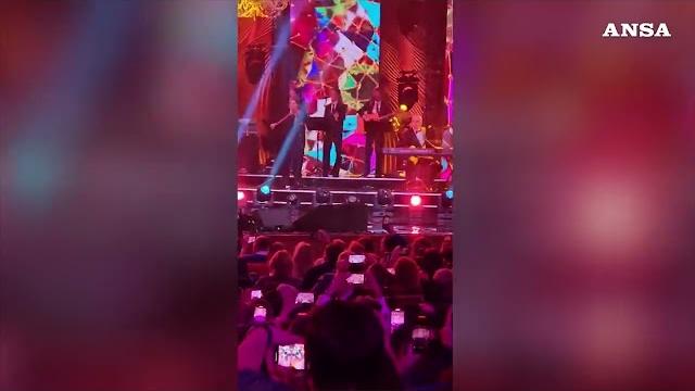 Pupo, la Lituania annulla il concerto per protesta dopo lo show al Cremlino - B23P_dQmoQQ