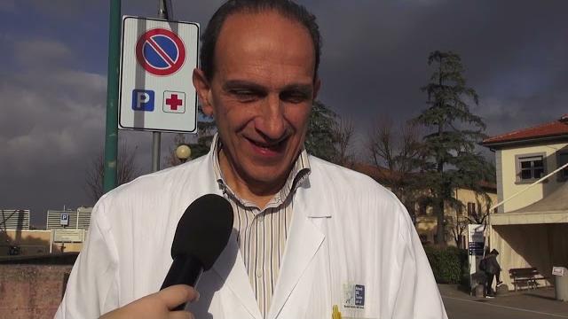 Ospedale San Donato, Babbo Natale arriva in pediatria con l'autoscala grazie ai Vigili del Fuoco - ByWMo5irPYM