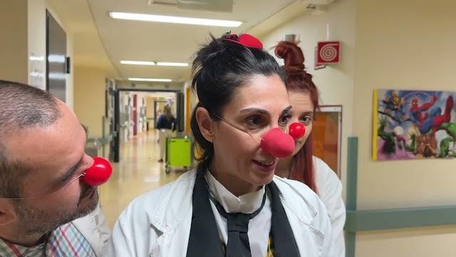 La Tribù dei Nasi Rossi regala sorrisi in Pediatria - DgDM8BI3gFM