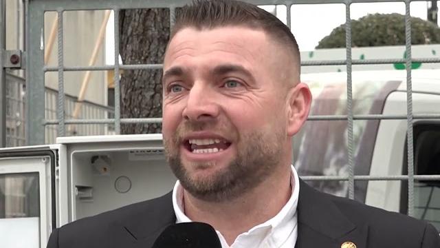 Imprenditore dona un defibrillatore, installato a Rigutino - E0lIh_gFyF0