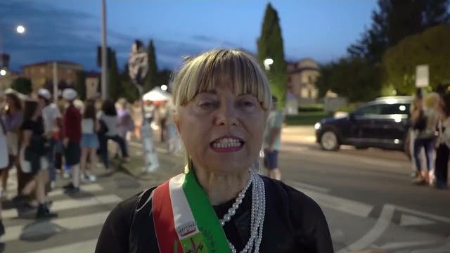 Una targa a Cesa per celebrare lo spirito di comunità - EpbfH1w8qXc