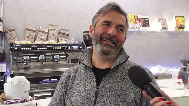 Panini fuori dal bar per chi ne ha bisogno, l'iniziativa di un imprenditore a Saione - GUf8-t5i_CU