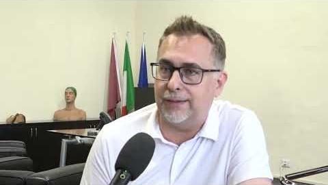 Arezzo, il sindaco Comanducci pensa ad una ricetta contro il caldo. Musei e negozi aperti di sera - H30n3_S3MmY