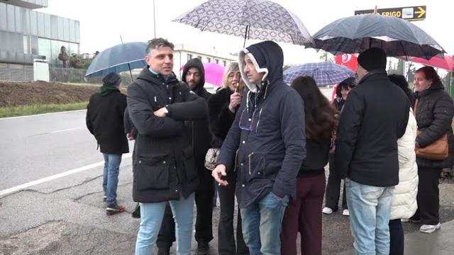 Fine anno amaro per i dipendenti di Amom, annunciati licenziamenti collettivi e chiusura attività - Hpu4iZgLUhk