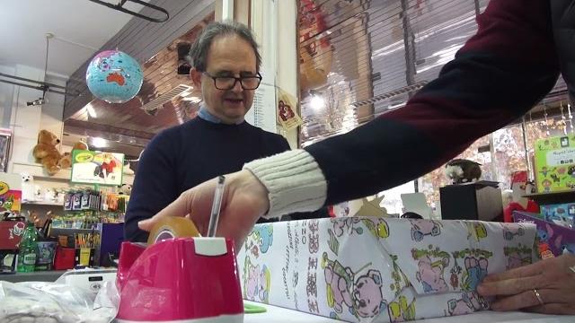 Ad Arezzo torna il “Regalo Sospeso”: un Natale di solidarietà per i più piccoli - NZ5pOYzD448