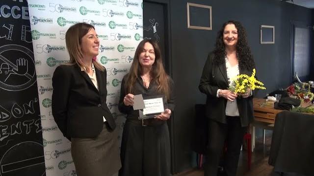 Colazione tra imprenditrici e giornaliste. Premiata Barbara Fabbroni - O5hhgBmUHsU