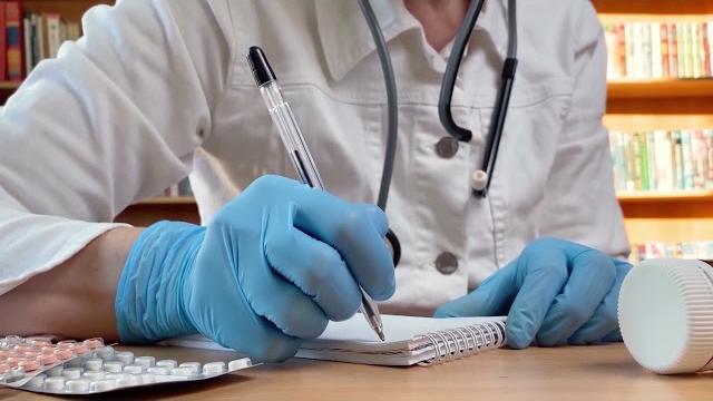 Cambio del medico di famiglia: dal 1° gennaio si potrà fare anche in farmacia - TGJd8loHW80