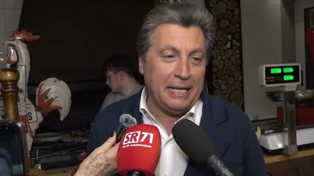 Agnelli: "Chiudo la piscina". Ipotesi aereoporto ad Arezzo? "Ci sto lavorando" - VSM926qXZjo