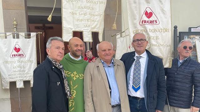 Pupo sostiene la donazione di sangue. Presente a Ponticino per la Fratres e Don Luigi - XE4MgN4NVBY