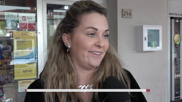 I commercianti di via Fiorentina donano un defibrillatore - Xu2YAgf7b7w