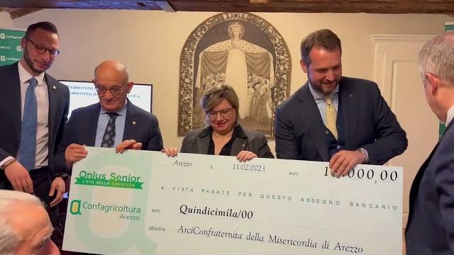 Solidarietà e agricoltura: Confagricoltura Arezzo dona 15 mila euro alla Misericordia - aZKUBU4qltw