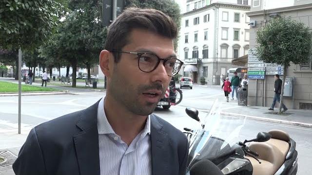 Buche in via Fra Guittone, Casi: “in corso verifiche sulle piante per valutare gli interventi” - e9zRnolpjY8