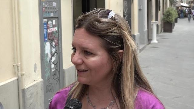 Arezzo, caso monopattini. "Sono pericolosi, sfrecciano e vengono lasciati ovunque" - fwAl-5fkG1Y