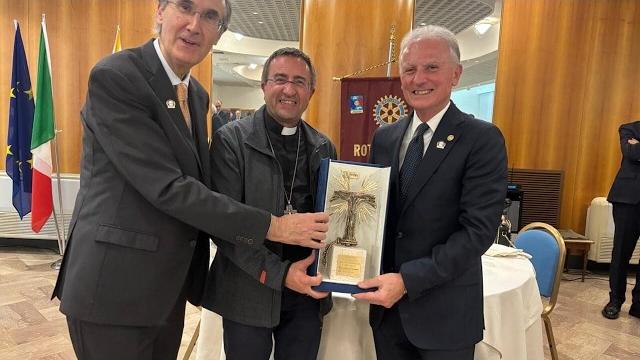 Serata Rotary dedicata a San Francesco e il Vescovo conquista tutti