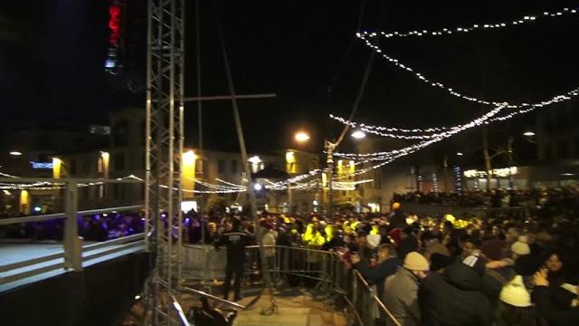 Capodanno: tanti aretini in Piazza Sant'Agostino per salutare l'arrivo del 2024 - npQzgojGUO0